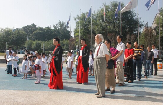 中华文化瑰宝，古板文化美德的传承——记首届西安银娱优越会小业主“国学启蒙”夏令营