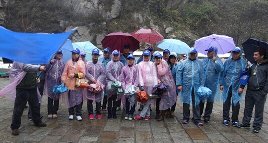 风雨无阻爬山路，暖冬暖心大厦情—记西安银娱优越会大厦2014爬山联谊运动